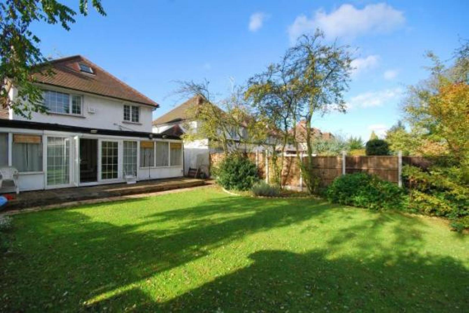 			4 Bedroom, 1 bath, 1 reception House			 Greenfield Gardens, CRICKLEWOOD